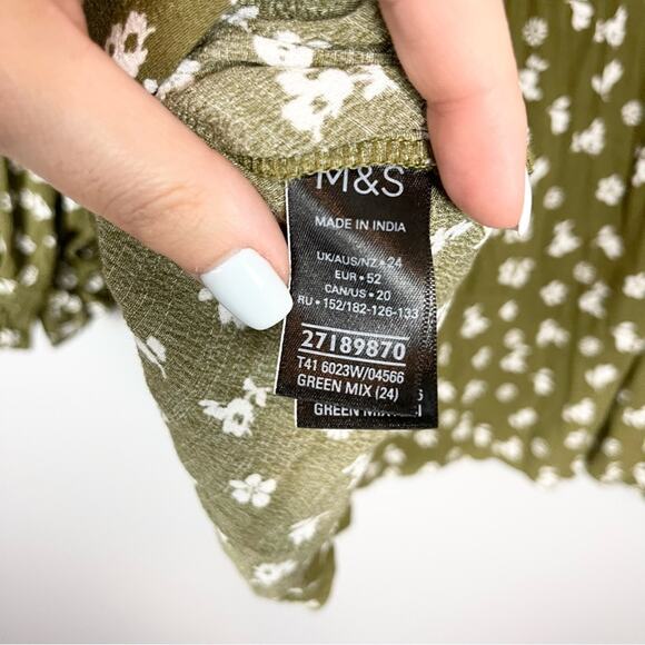 M&S Mark & Spencer Long Sleeve Blouse Woman’s size 24 Green White Floral Print - Picture 6 of 7